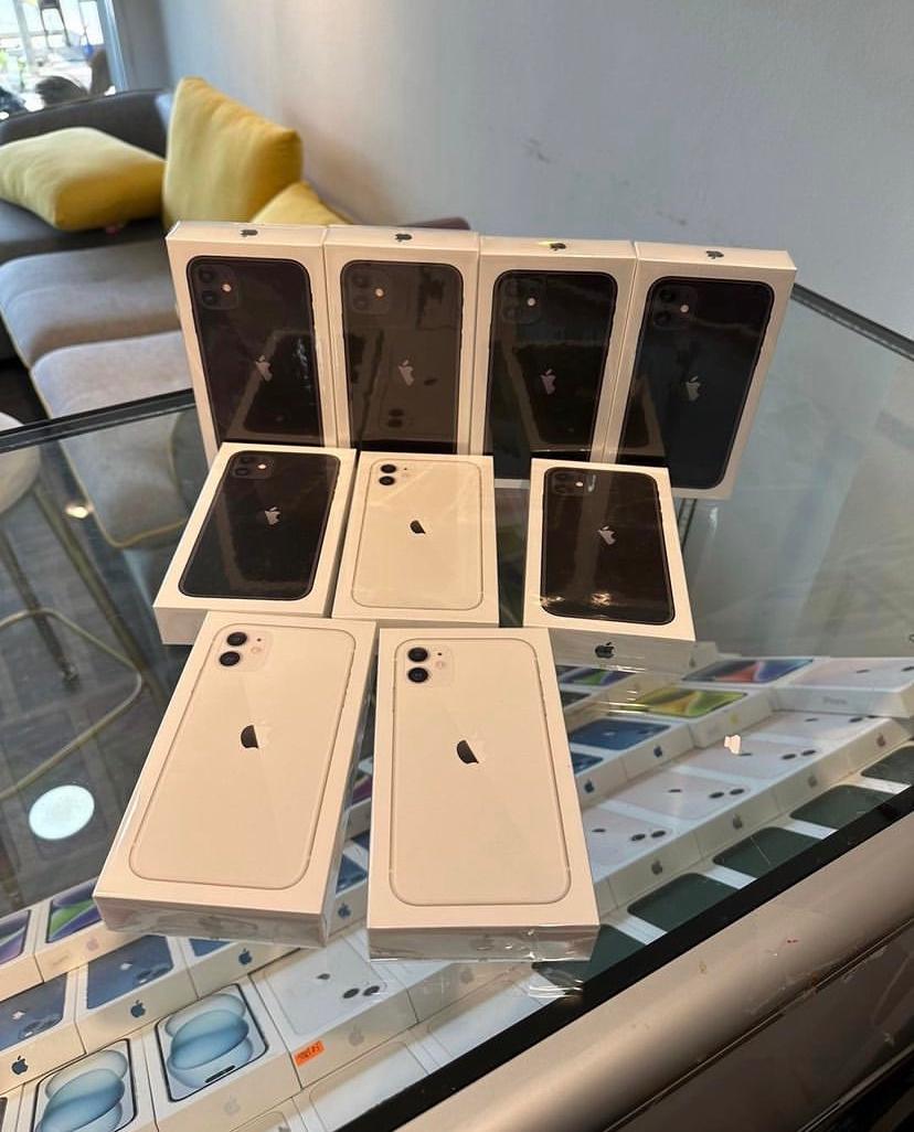 Apple iPhone 11 – 6.1-inch Liquid Retina Display, A13 Bionic Chip, Dual Camera